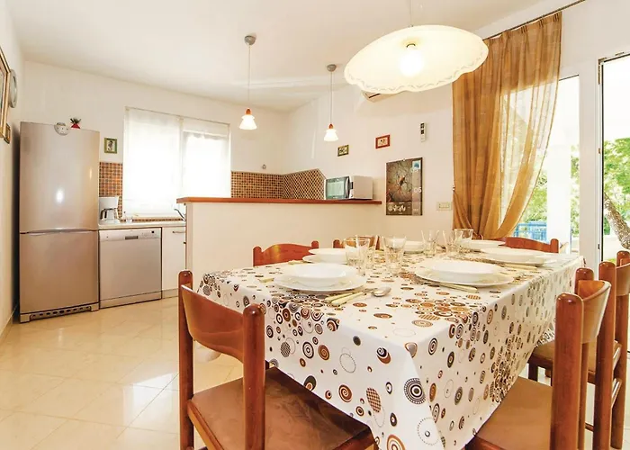 3 Bedroom Beautiful In * 卓得诺沃