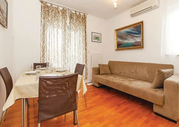 3 Bedroom Beautiful In 度假居