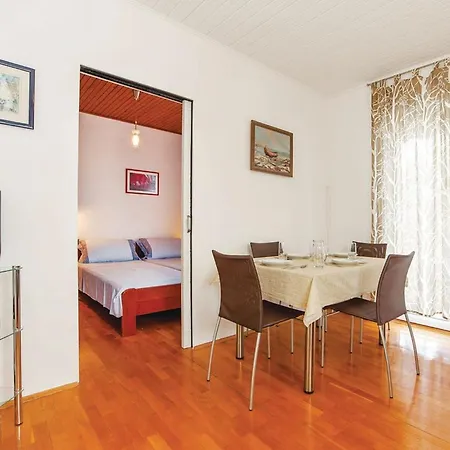 3 Bedroom Beautiful In Jadranovo